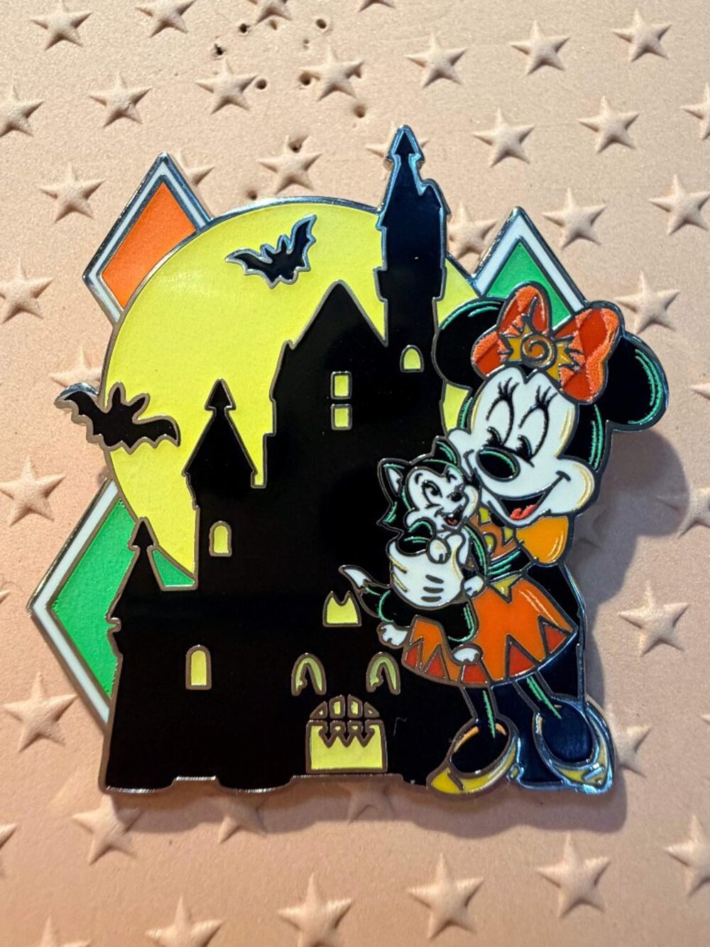 Minnie Mouse Figaro Halloween 2026 Glow in the Dark Disney Pin NOC